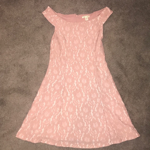 Dresses & Skirts - Cute rose lace dress